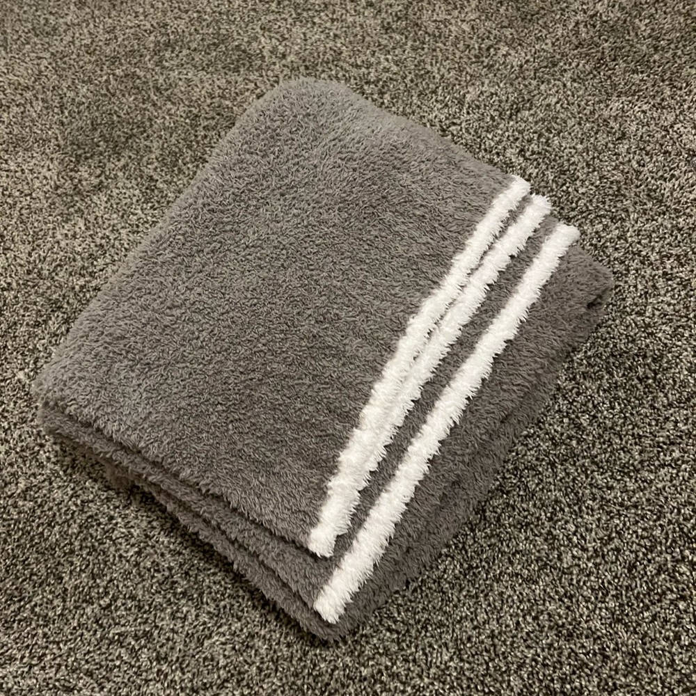 Barefoot Dreams Throw Blanket
